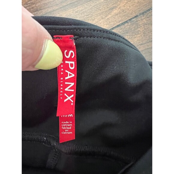 Spanx Leggings Womens Medium‎ Faux Leather Camo Matte Black M Blogger Favorite - Picture 9 of 10